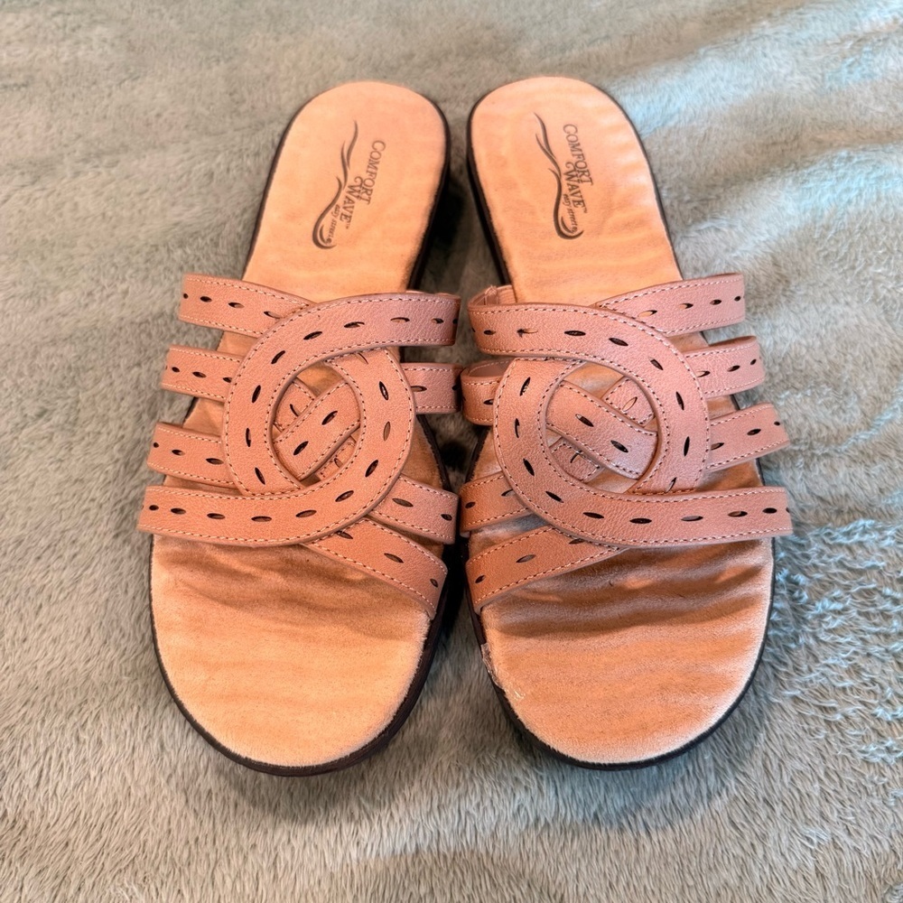 Easy Street tan/brown comfort wave 7 sandals